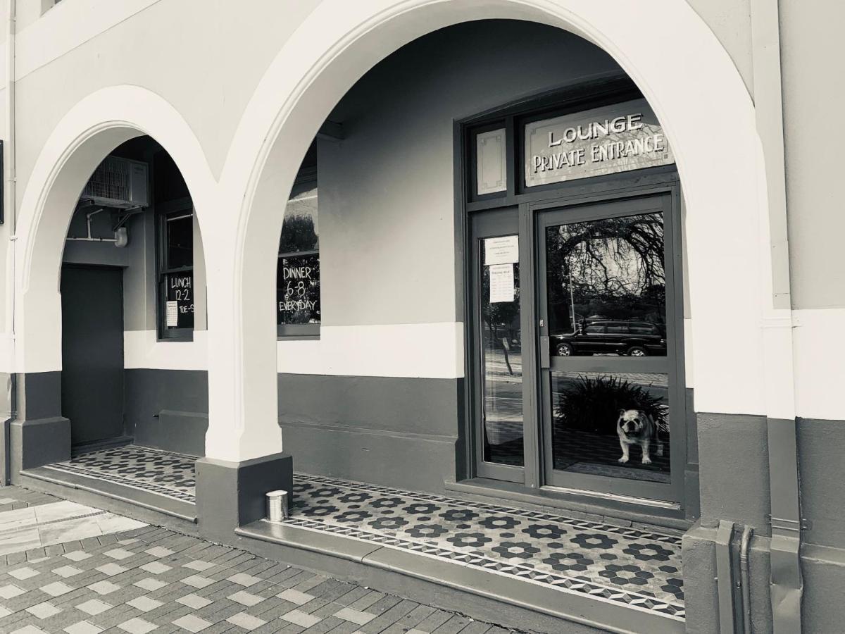 Donnybrook Hotel Wa エクステリア 写真
